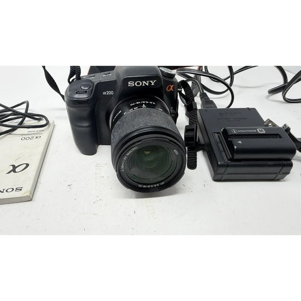 Sony Alpha DSLR-A200 10.2MP Digital SLR Camera 18-70mm Zoom Lens battery w/2GB